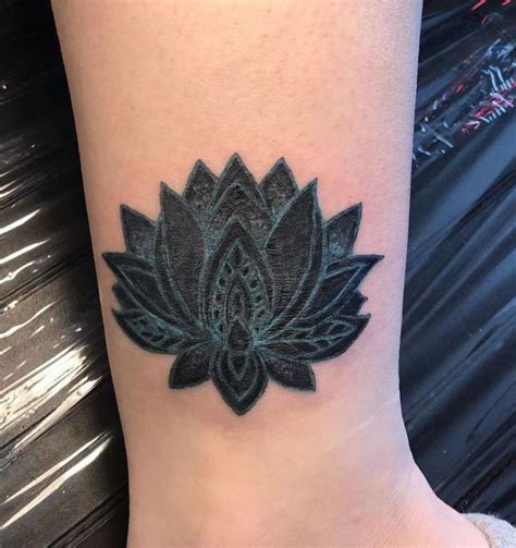 10 Classy Black Lotus Tattoos For Your Next Ink Xuzinuo