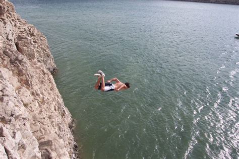 10 Tips On How To Cliff Jump Without Getting Hurt