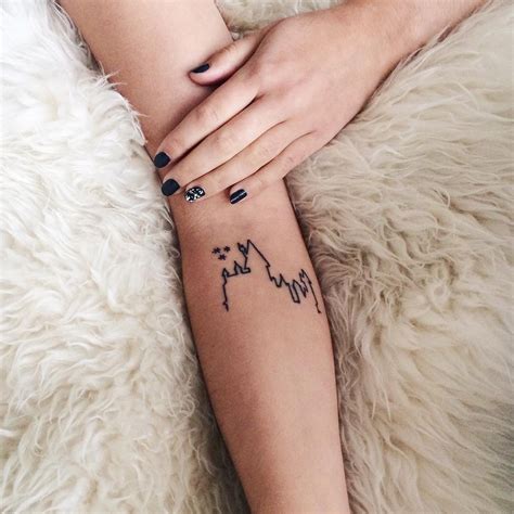 25 Cute Small Feminine Tattoos For Women 2024 Tiny Meaningful Tattoos