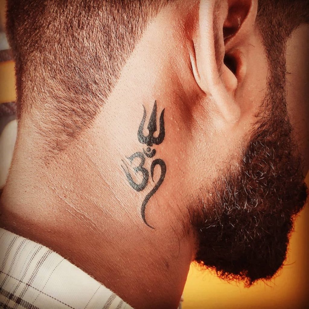 25 Small Neck Tattoos For Men In 2021 Small Tattoos Ideas