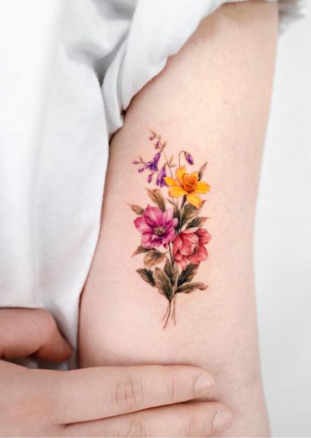 32 Small Feather Tattoo That Will Make You Want To Get Inked