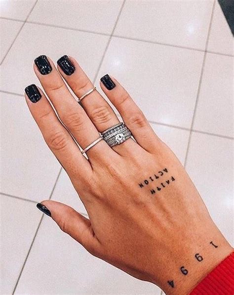 45 Meaningful Tiny Finger Tattoo Ideas Every Woman Eager To Paint