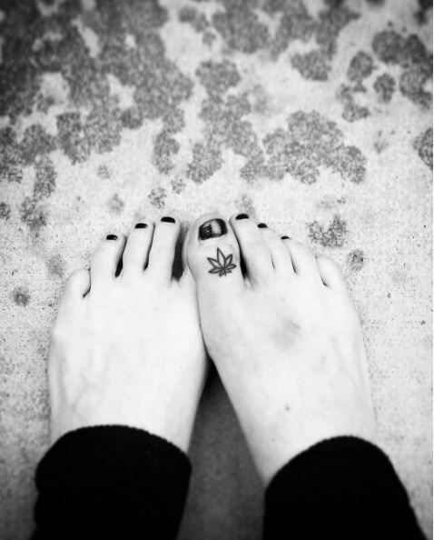 50 Cute Toe Tattoos For Women 2024 Webbed Ring Designs