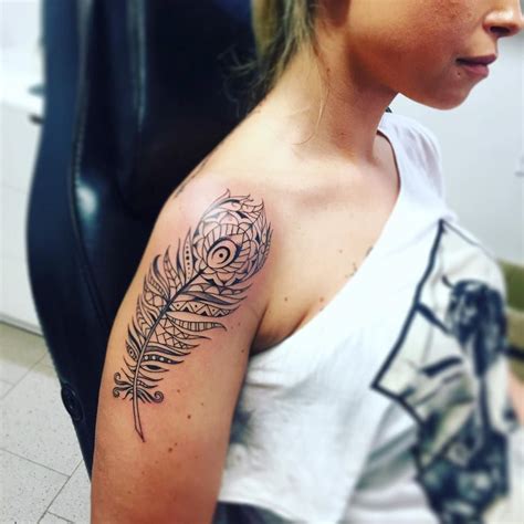 64 Simple And Beautiful Feather Tattoo Idea For Fashion Forwards Blurmark