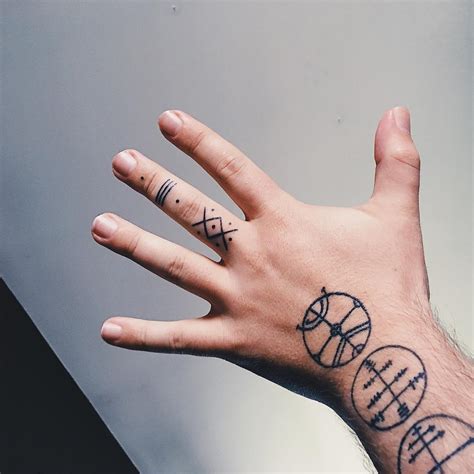 75 Best Hand Tattoo Designs Designs Amp Meanings 2019