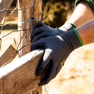 An In Depth Guide To Choosing The Best Nitrile Coated Work Gloves