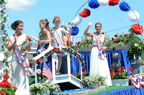 Bristol Fourth Parade Photos What It Means To Be An American Rhodybeat