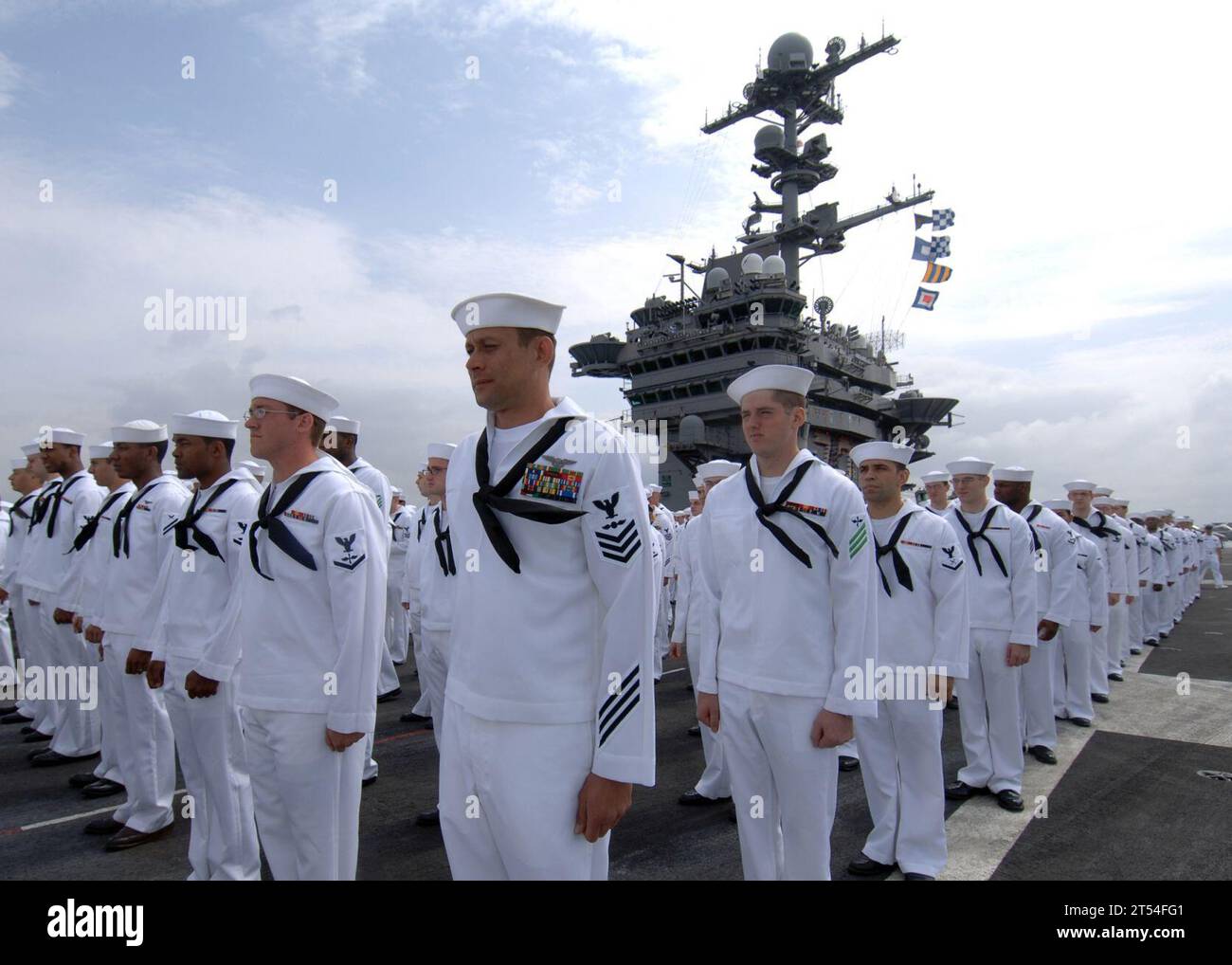 Cvn 73 Flight Deck Gw Japan Manning The Rails Pulling In Uss