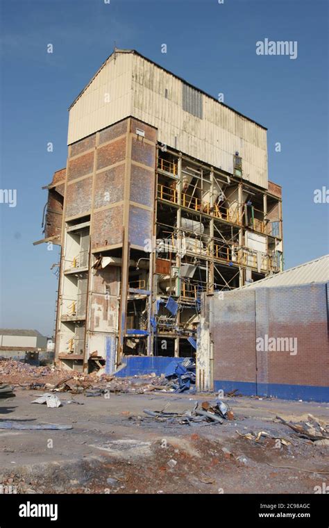 Derelict Factory Morley Street Kingston Upon Hull Stock Photo Alamy