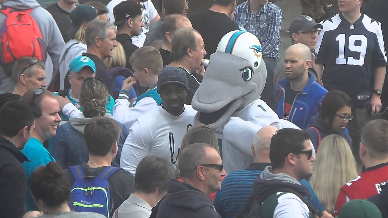 Dolphin Mascot Td Breakin A Move Youtube