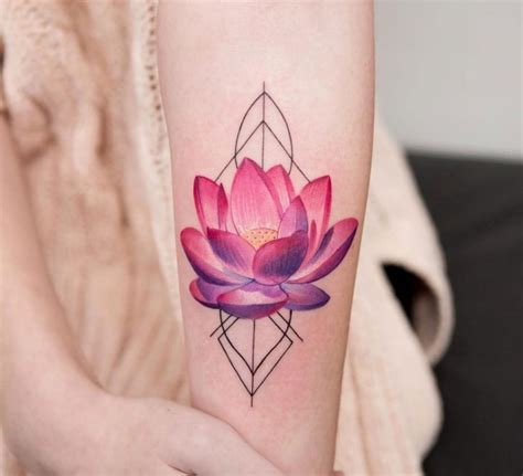 Es Gibt Viele Variationen Eines Lotusblumen Tattoos Aber Alle Haben Eines Fl Eines Haben