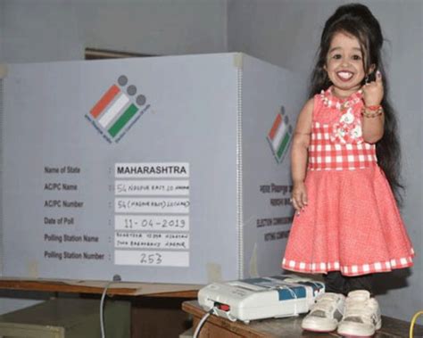 Free Photo World Amp 39 S Smallest Woman Votes In Nagpur