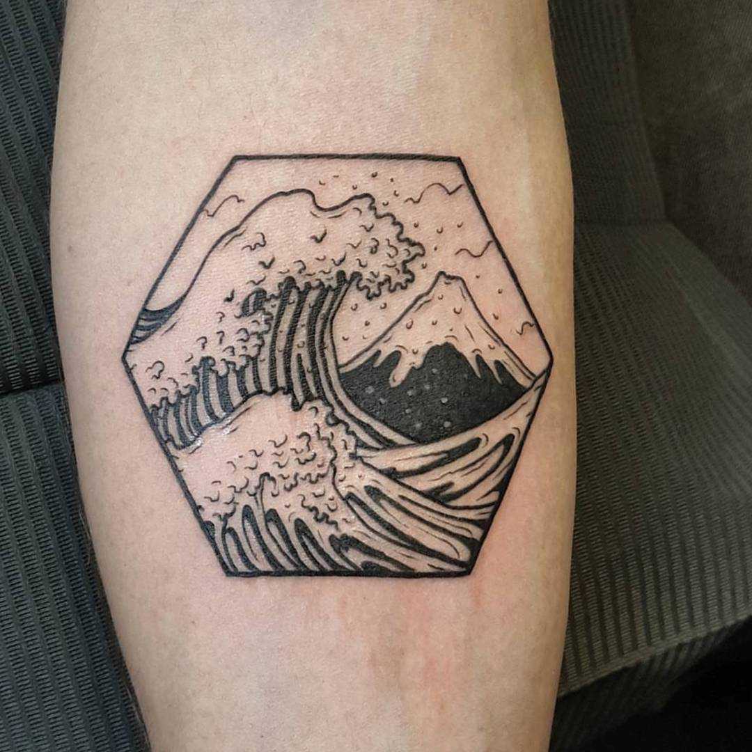 Honeycomb Shaped Great Wave Tattoo Tattoogrid Net