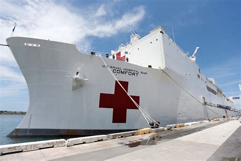 Huge Navy Hospital Ship Usns Comfort Heading To New York