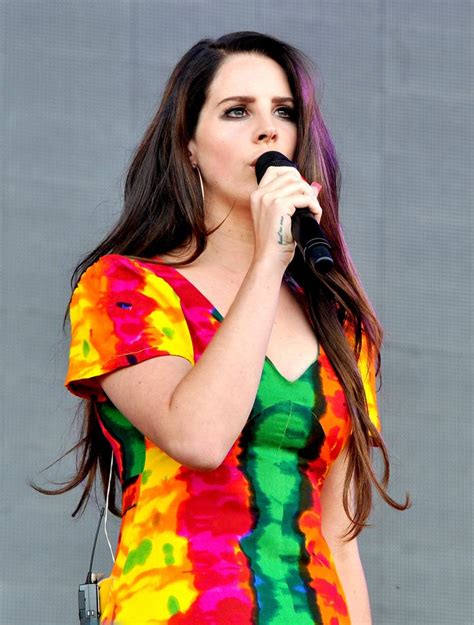 Lana Del Rey Alludes To Ex S Betrayal During Emotional London