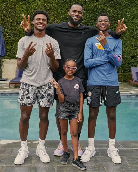 Lebron James Amp 39 Kids With Wife Savannah Meet His Sons And Daughter