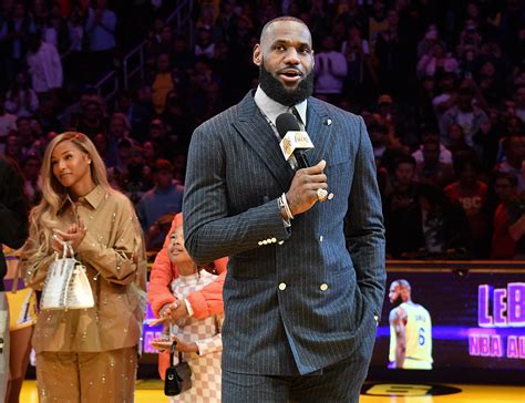 Lebron James Honors Wife Savannah During Nba Scoring Ceremony