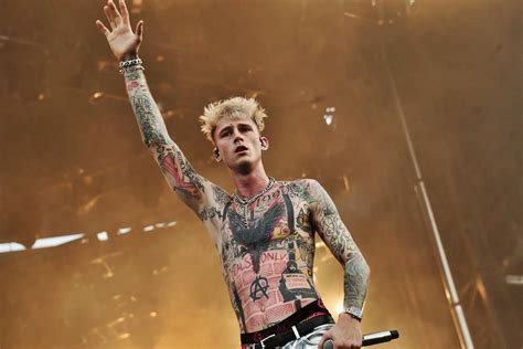 Machine Gun Kelly Unveils Bold Blackout Tattoo The Statesman