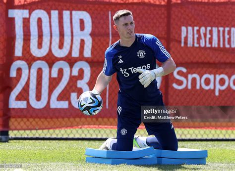 Manchester United Goalkeeper Dean Henderson To Stay At Nottingham