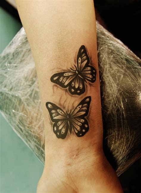 Minimalista Butterfly Wrist Tattoo Wrist Tattoos For Guys Butterfly Tattoos For Women