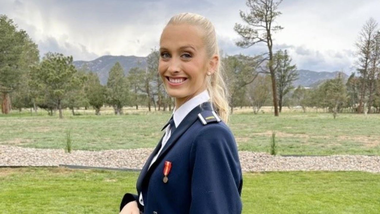 Miss America 2024 Une Offici Re De L Us Air Force Remporte La