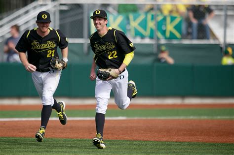 Oregon Baseball Senior Shortstop J J Altobelli Anchors Ducks Top