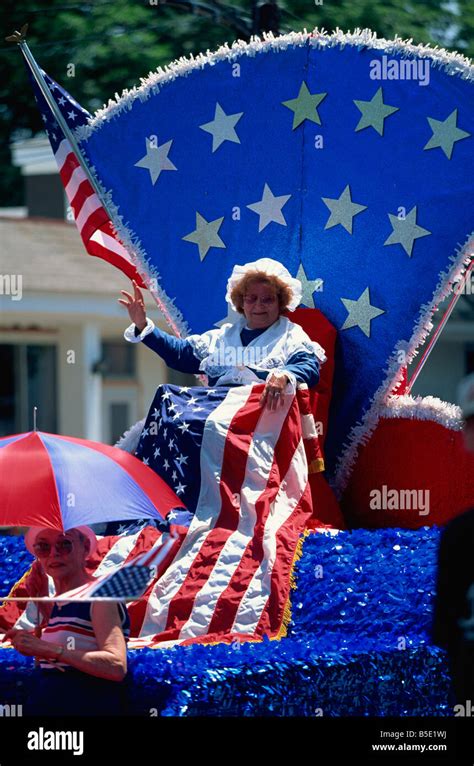 Patriotic Float At Bristol S Famous 4Th Of July Parade Bristol Rhode