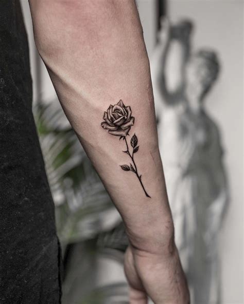 Pin By Federicomarchetti On I Tuoi Pin Rose Tattoos For Men Side