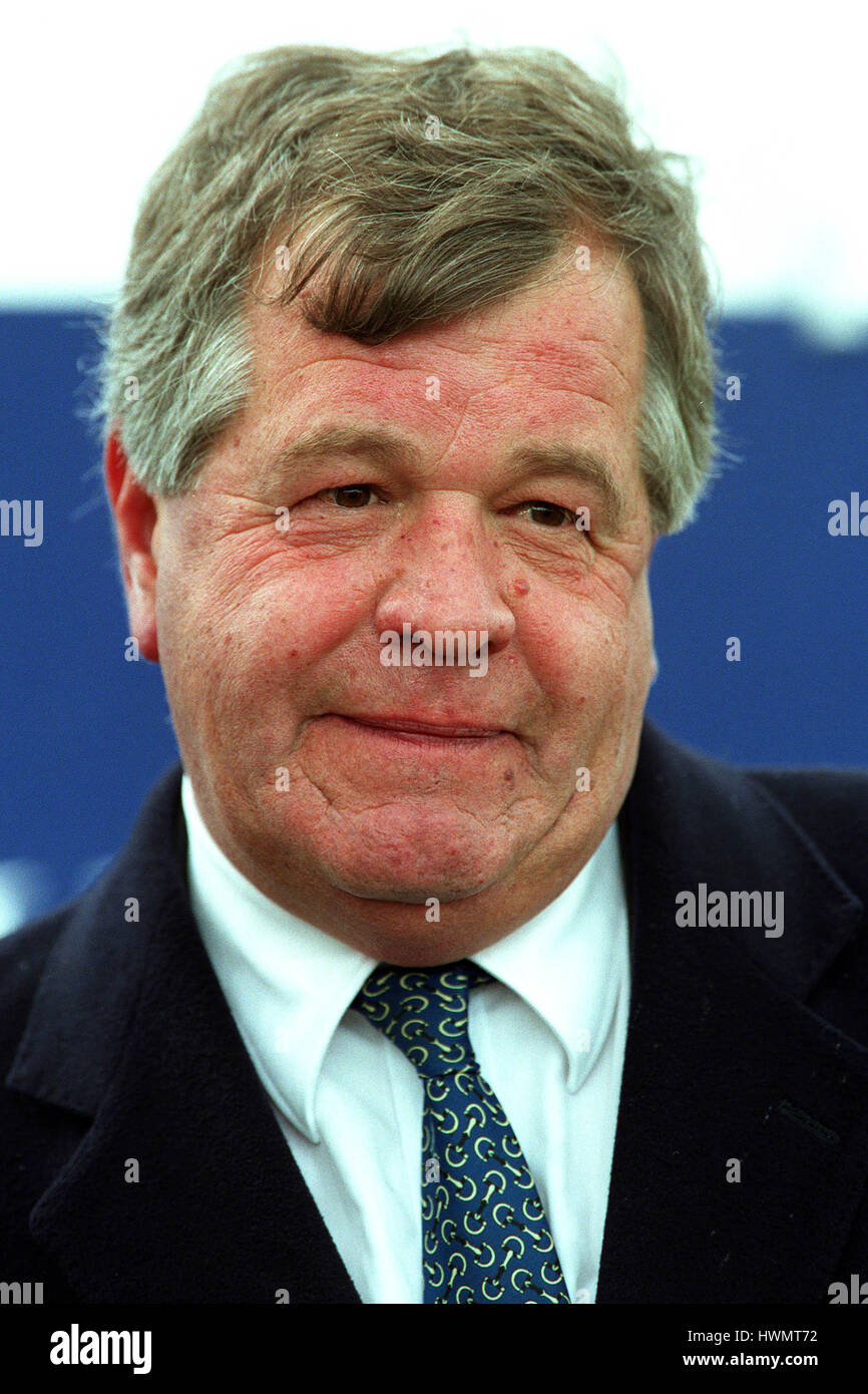 Sir Michael Stoute 2000 Hi Res Stock Photography And Images Alamy