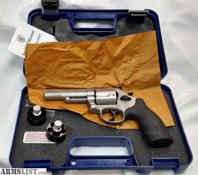 Smith Wesson Model 69 Combat Magnum Five Shot 44 Magnum Revolver