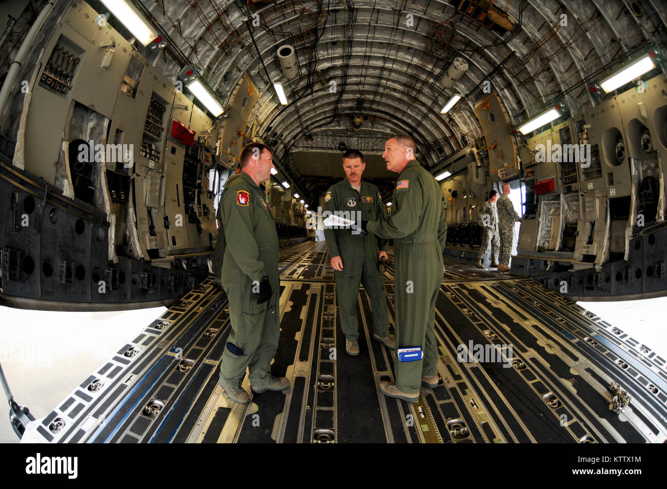 Stewart Angb Newburgh N Y 105Th Airlift Wing Loadmasters Discuss