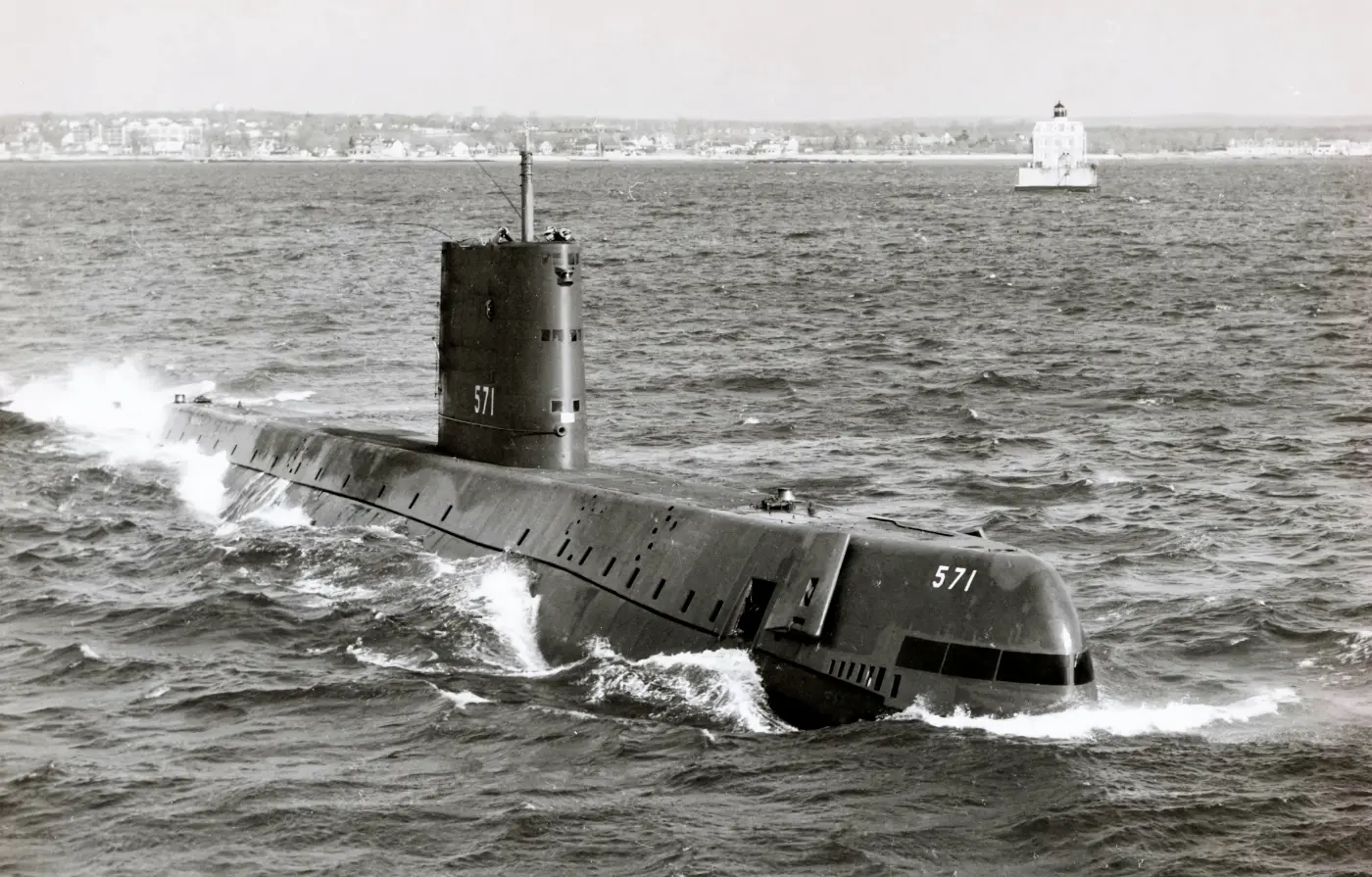 The World S First Nuclear Submarine And Its Incredible Trip To The