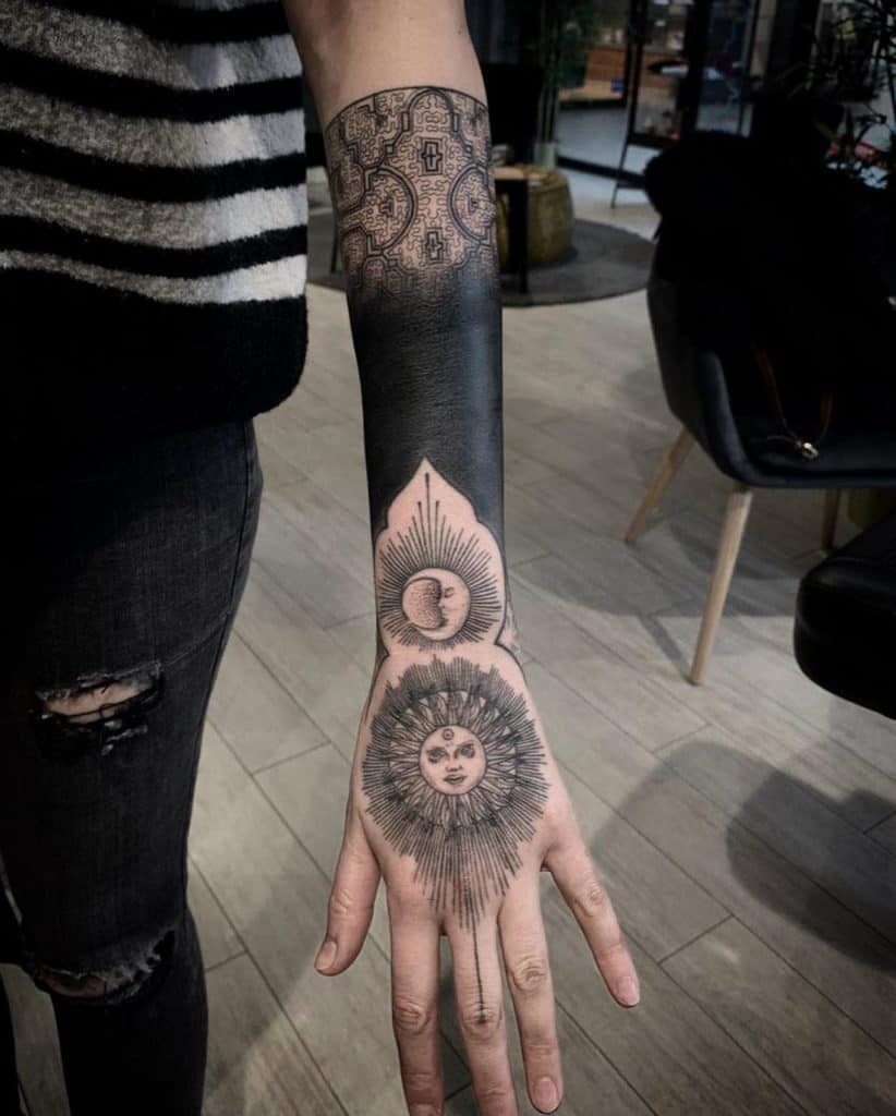 Top 36 Best Sun And Moon Tattoos 2020 Inspiration Guide Laptrinhx