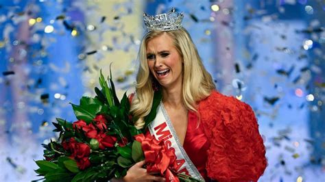 Us Air Force Officer Makes History As Miss Colorado Is Crowned Miss