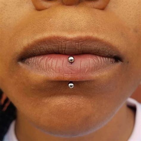 Vertical Labret Szukaj W Google Lip Piercing Face Piercings Lip Piercing Labret